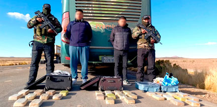 30 PAQUETES DE COCAÍNA.