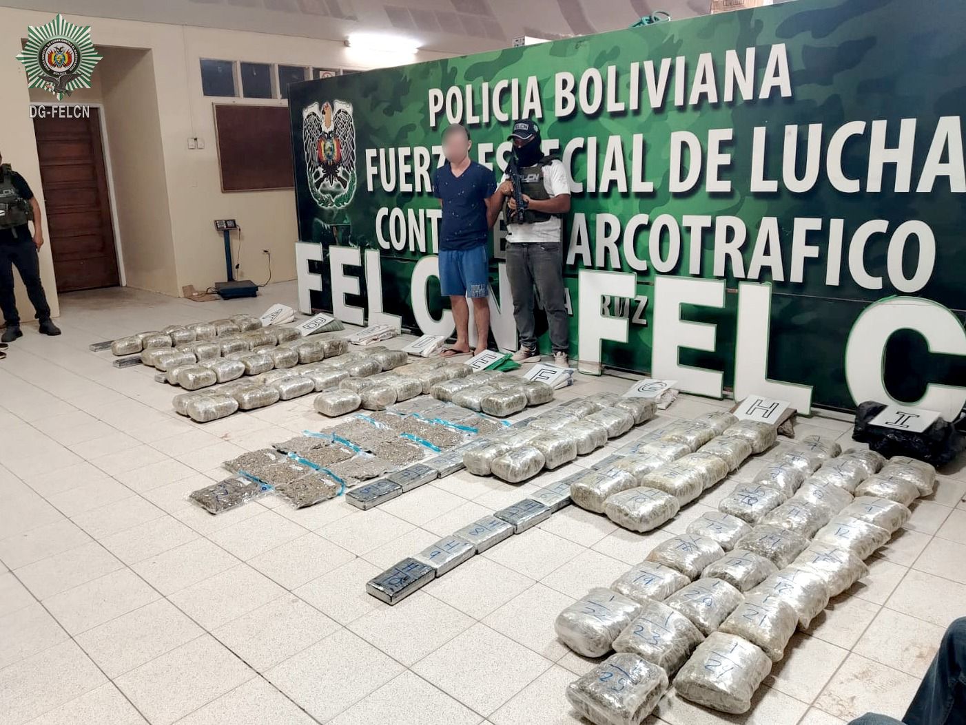 VEHÍCULO TRASPORTABA COCAÍNA Y MARIHUANA CAMUFLADA EN CARROCERÍA