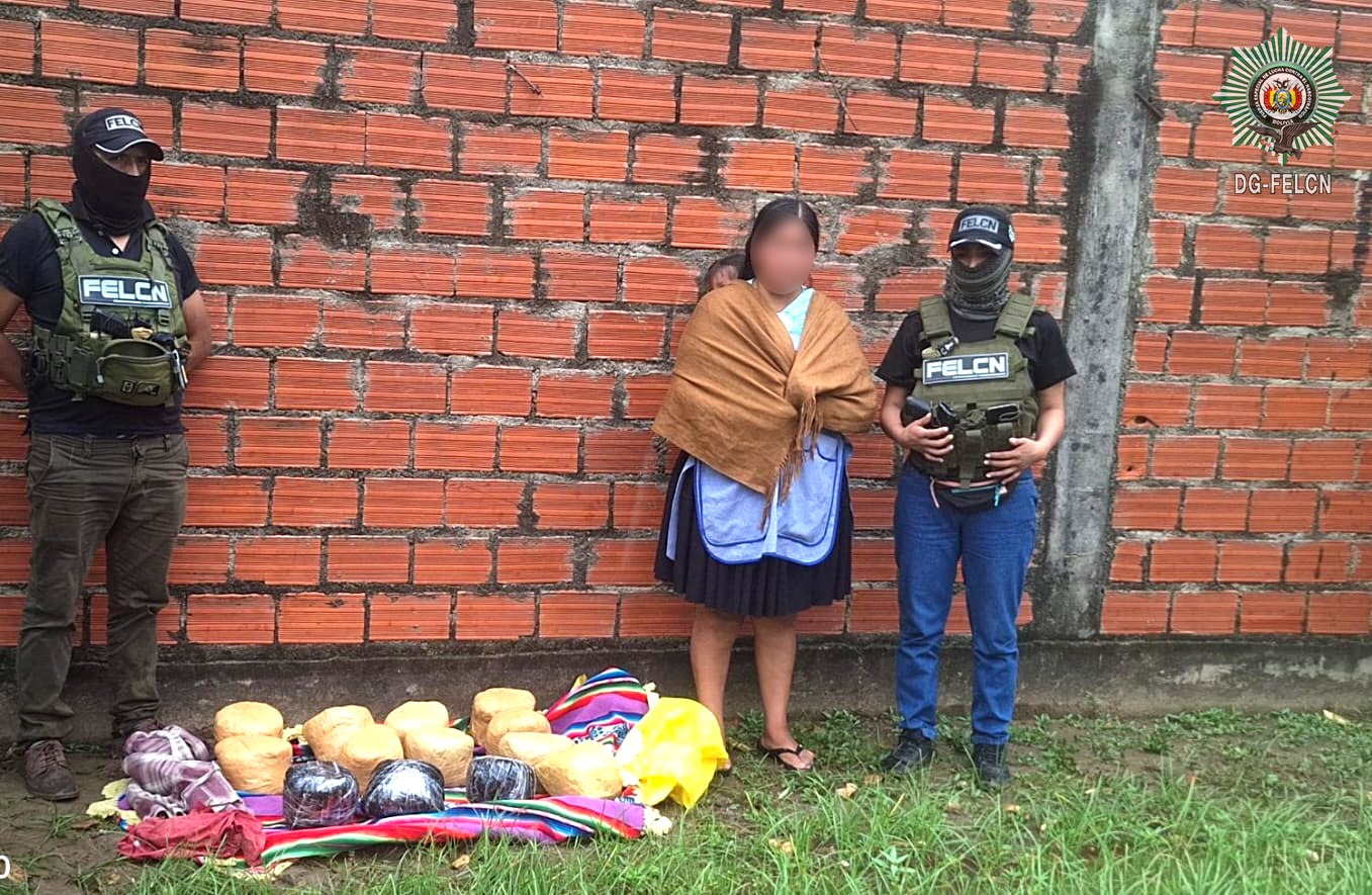 13 PAQUETES DE MARIHUANA Y UNA PERSONA APREHENDIDA