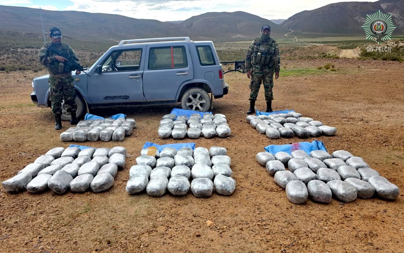 FELCN INTERCEPTA VEHÍCULO CON PAQUETES DE MARIHUANA