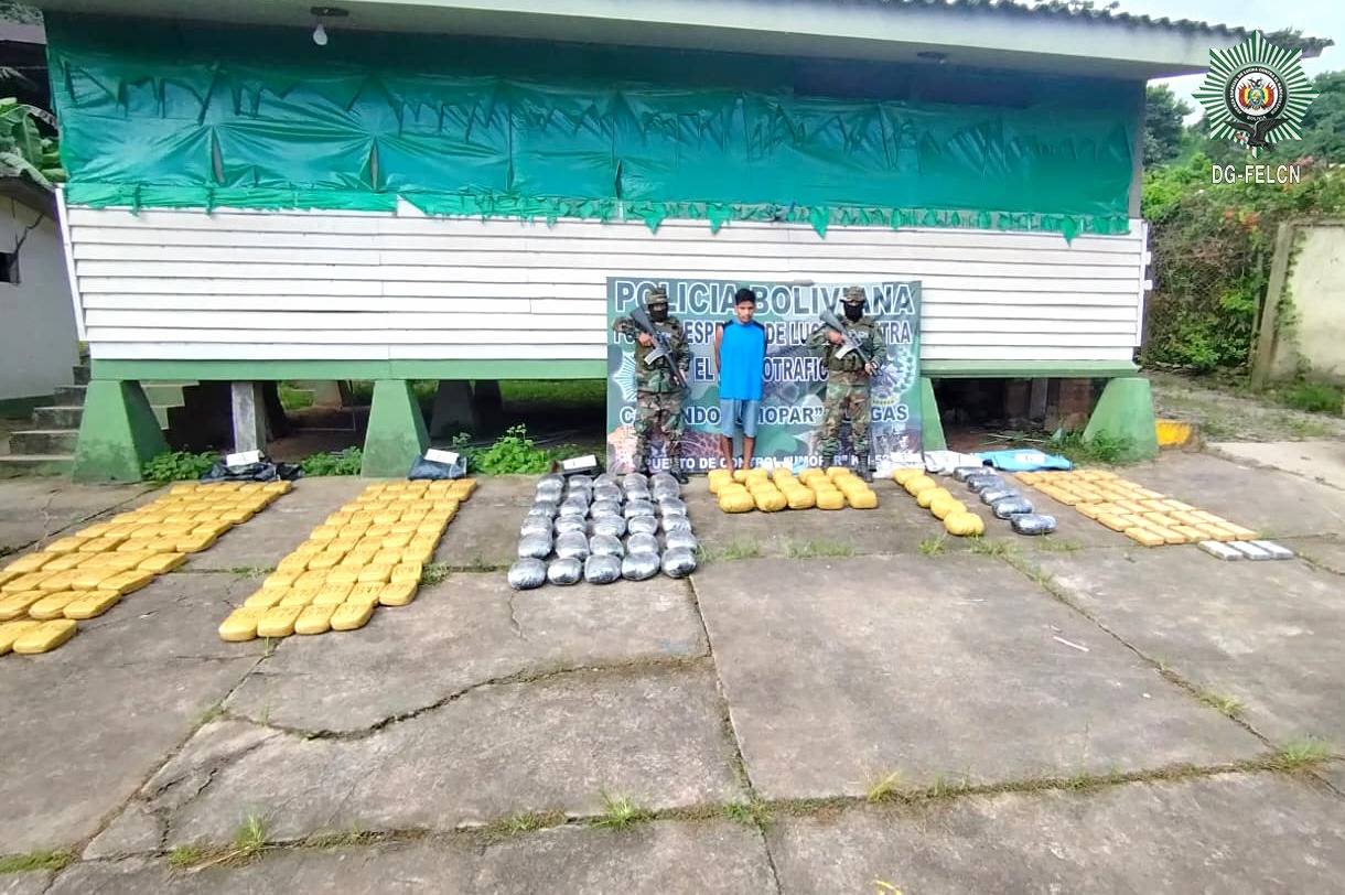 CONDUCTOR TRANSPORTABA 192 PAQUETES DE MARIHUANA