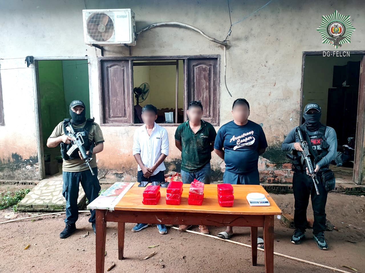 SECUESTRO DE ONCE PAQUETES DE PASTA BASE DE COCAÍNA