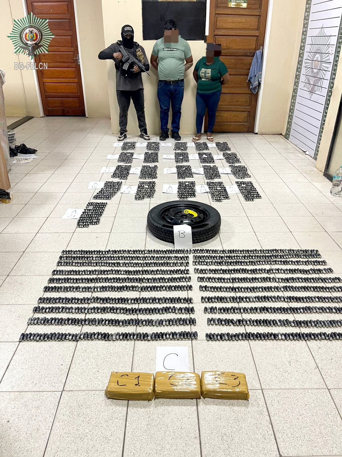 CÁPSULAS CON PASTA BASE DE COCAÍNA HALLADAS EN VAGONETA