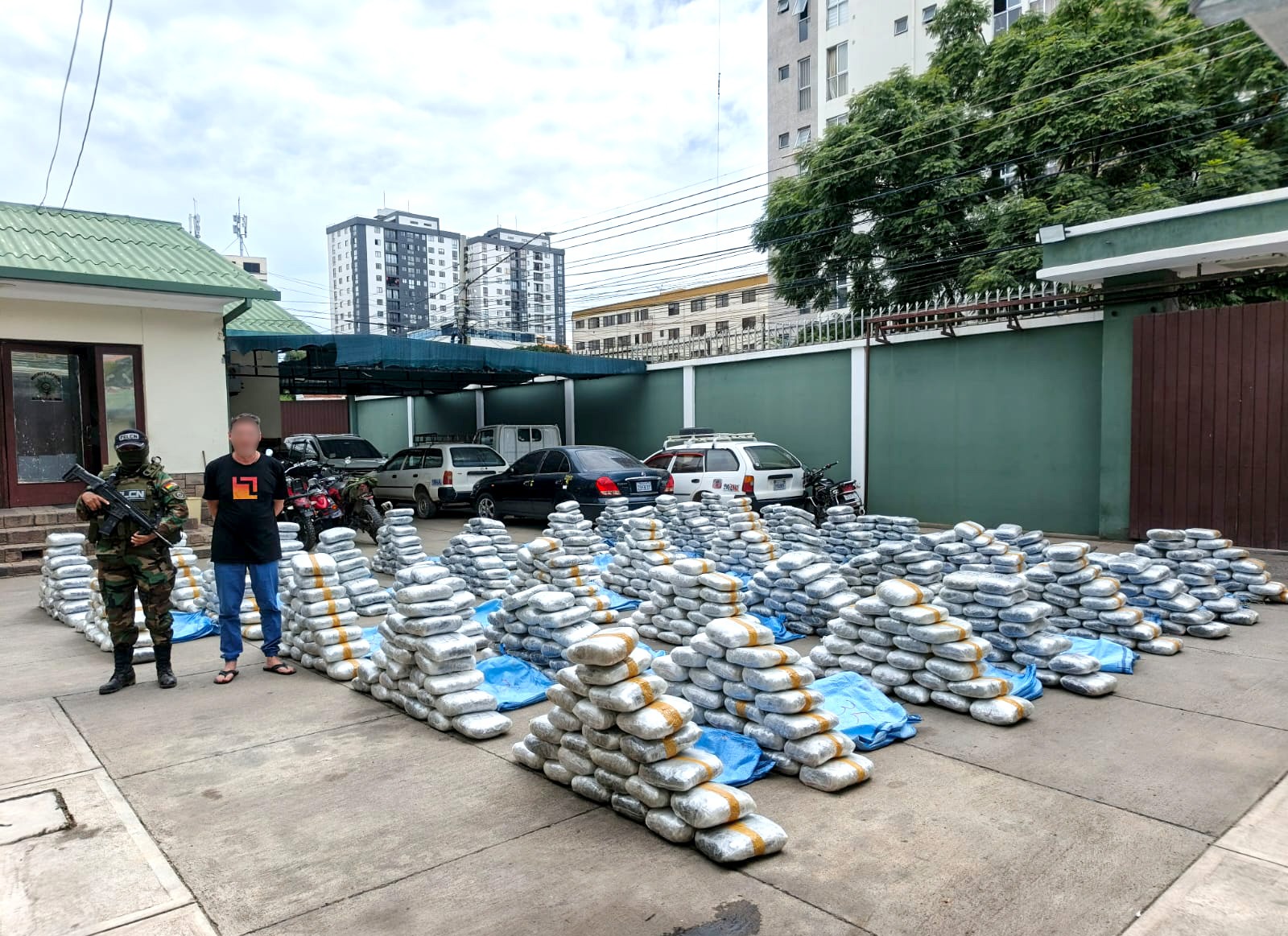 MÁS DE UNA TONELADA DE MARIHUANA SECUESTRADA EN COCHABAMBA