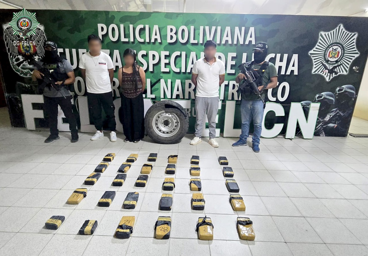 PASTA BASE DE COCAÍNA OCULTA EN LLANTAS DE AUXILIO