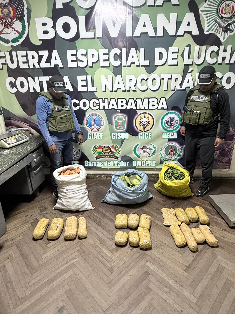 SECUESTRAN 18 PAQUETES DE MARIHUANA