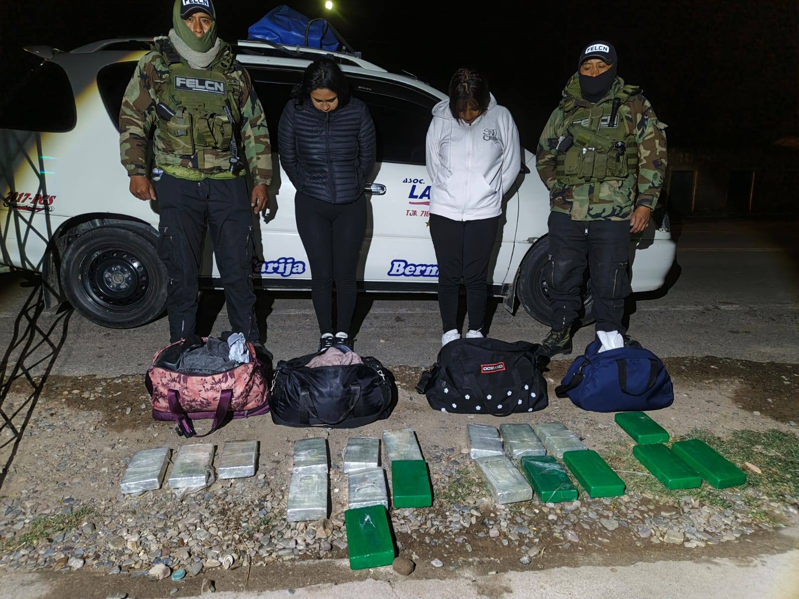 DOS CIUDADANAS APREHENDIDAS CON COCAÍNA