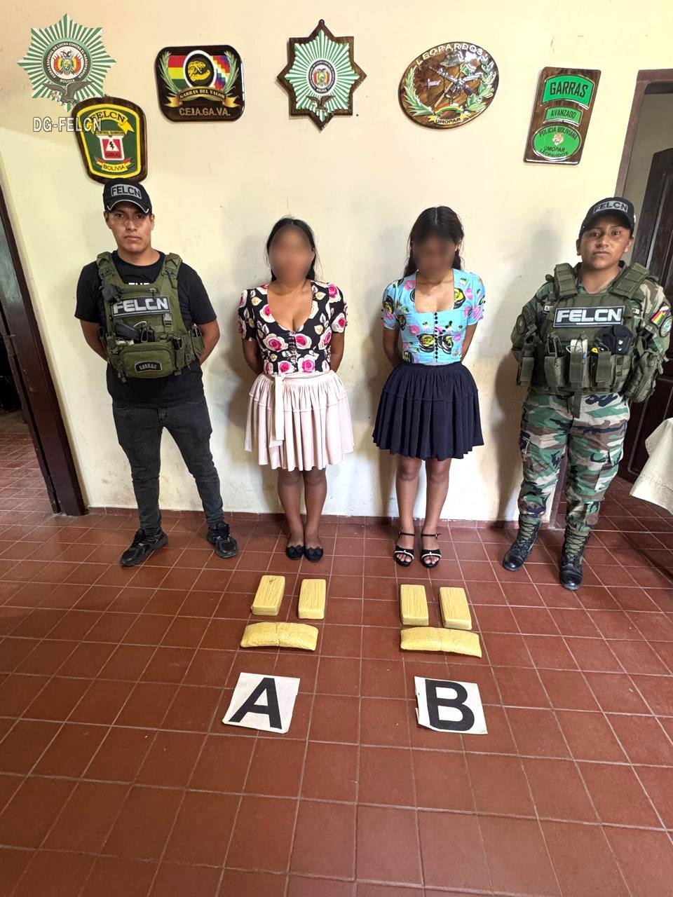 DOS MUJERES TRANSPORTANDO PASTA BASE DE COCAÍNA  
