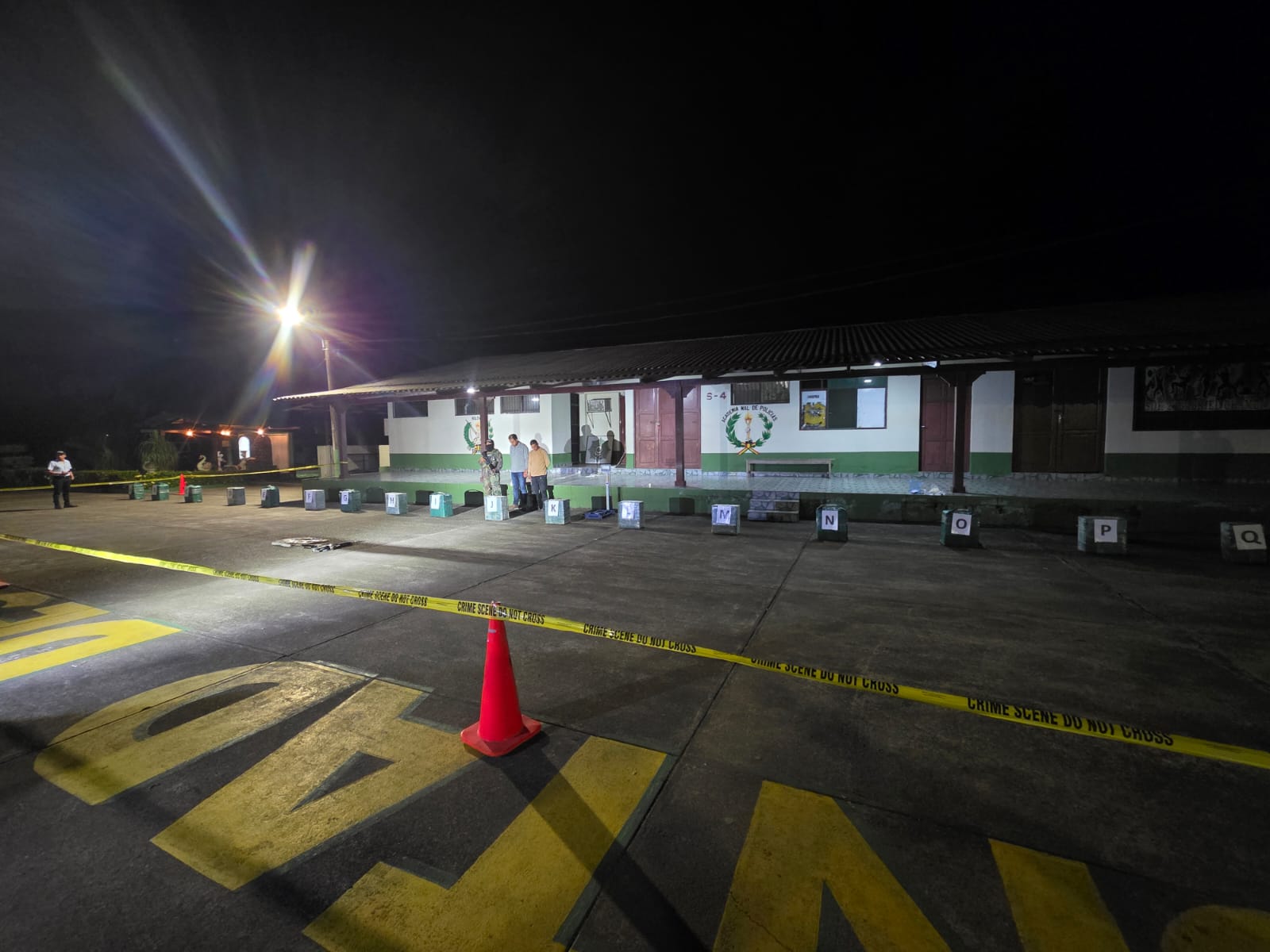 PISTA CLANDESTINA INTERVENIDA Y DOS APREHENDIDOS