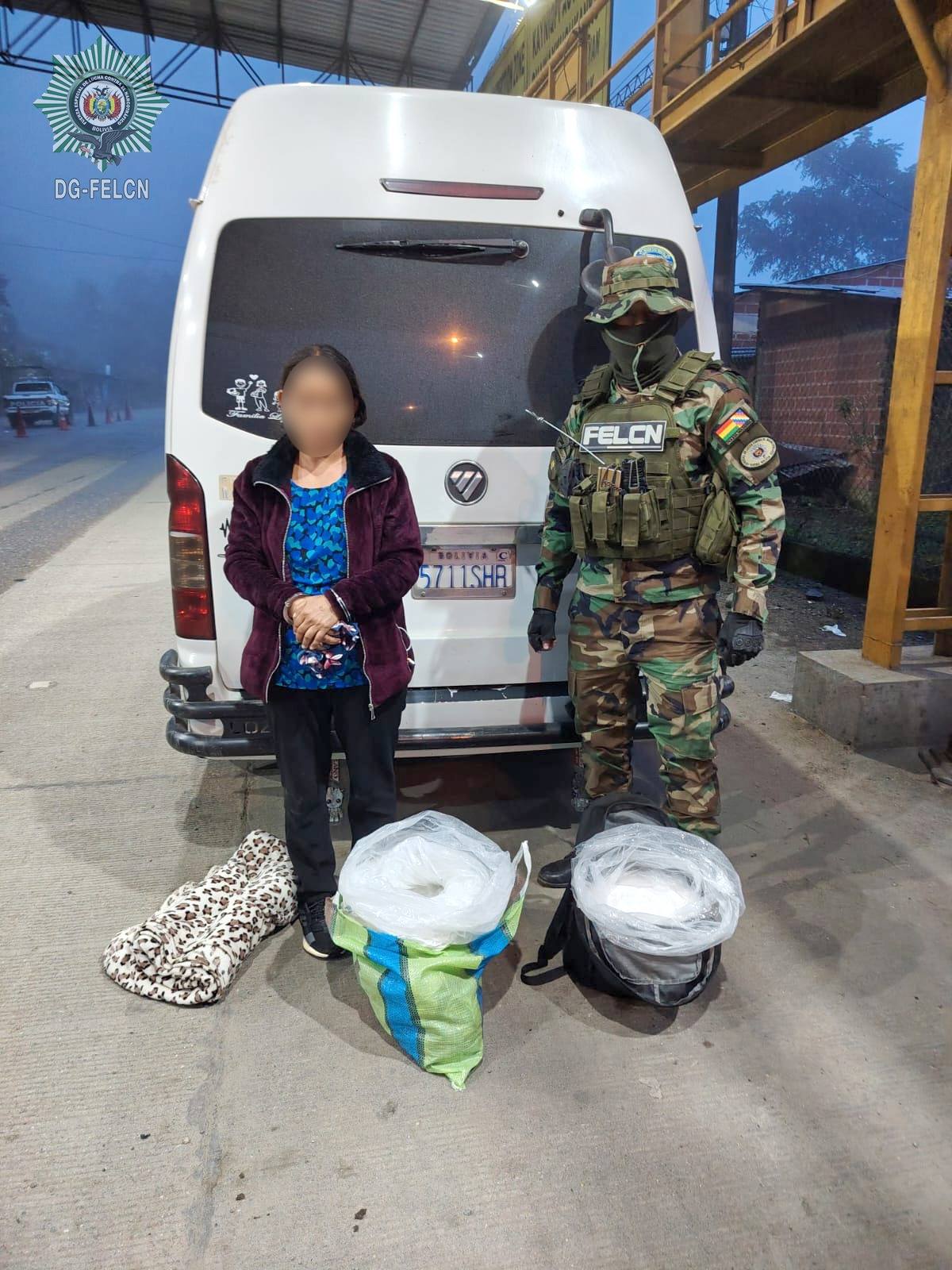 PASAJERA EN POSESIÓN DE CLORHIDRATO DE COCAÍNA