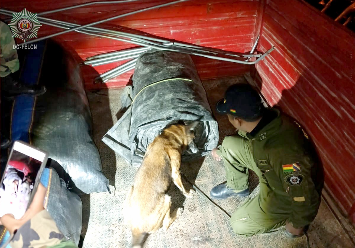 CAN “BRUTUS” DETECTA COCAÍNA EN TRACTOCAMIÓN