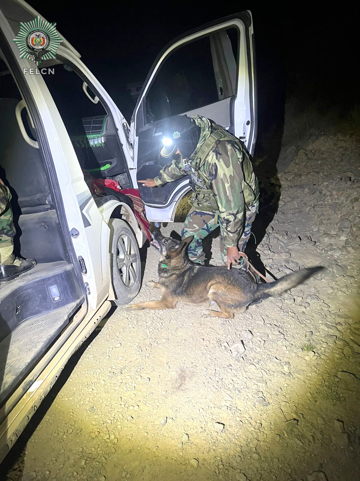 CAN “XIAOMI” DETECTA COCAÍNA ENTRE PRENDAS DE VESTIR