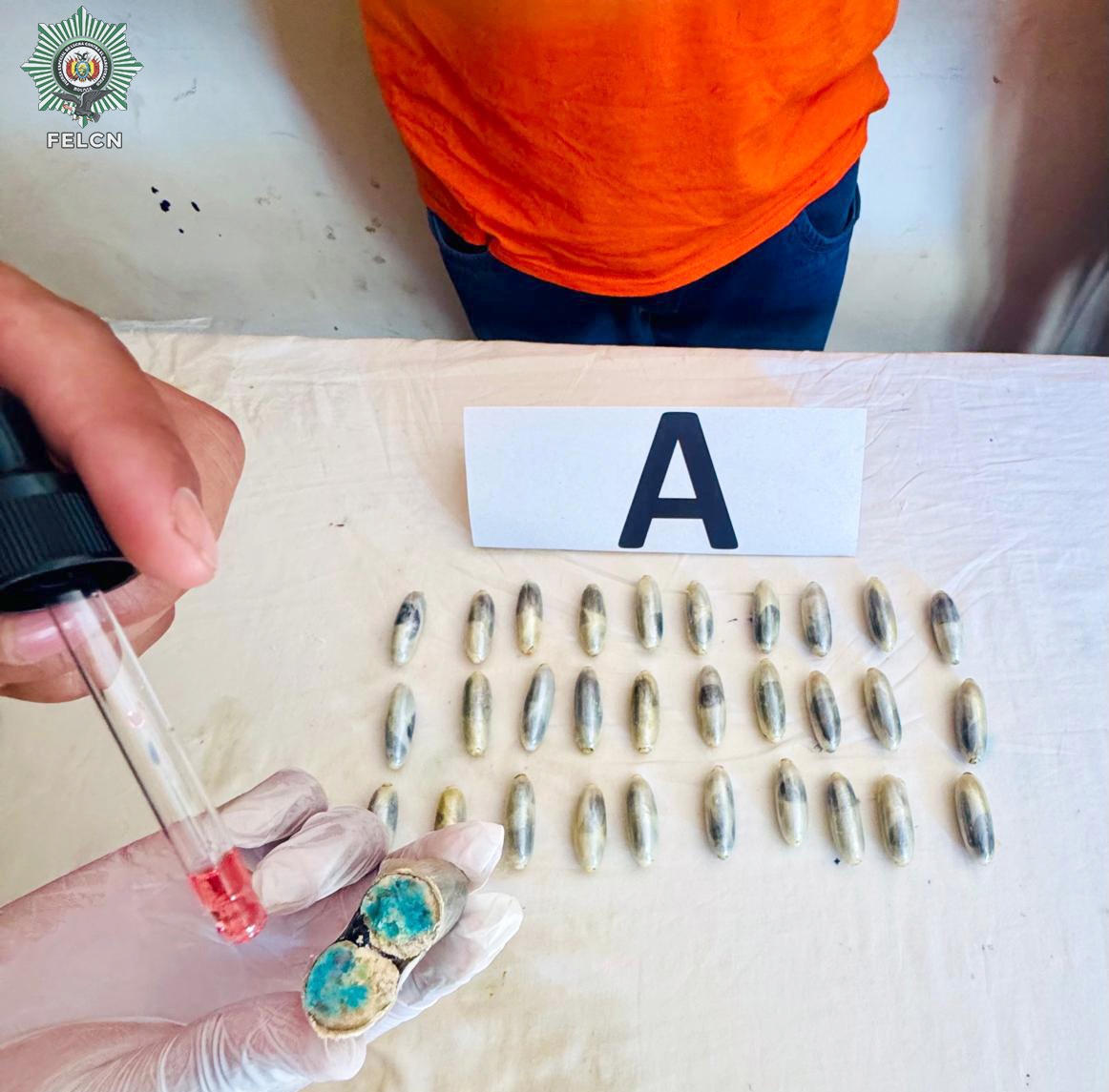 CUATRO CIUDADANOS APREHENDIDOS CON CÁPSULAS DE COCAÍNA