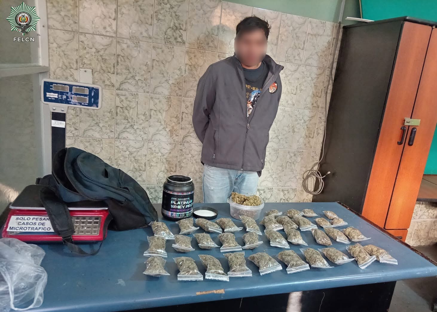 FELCN SECUESTRA MARIHUANA Y APREHENDE A UN CIUDADANO