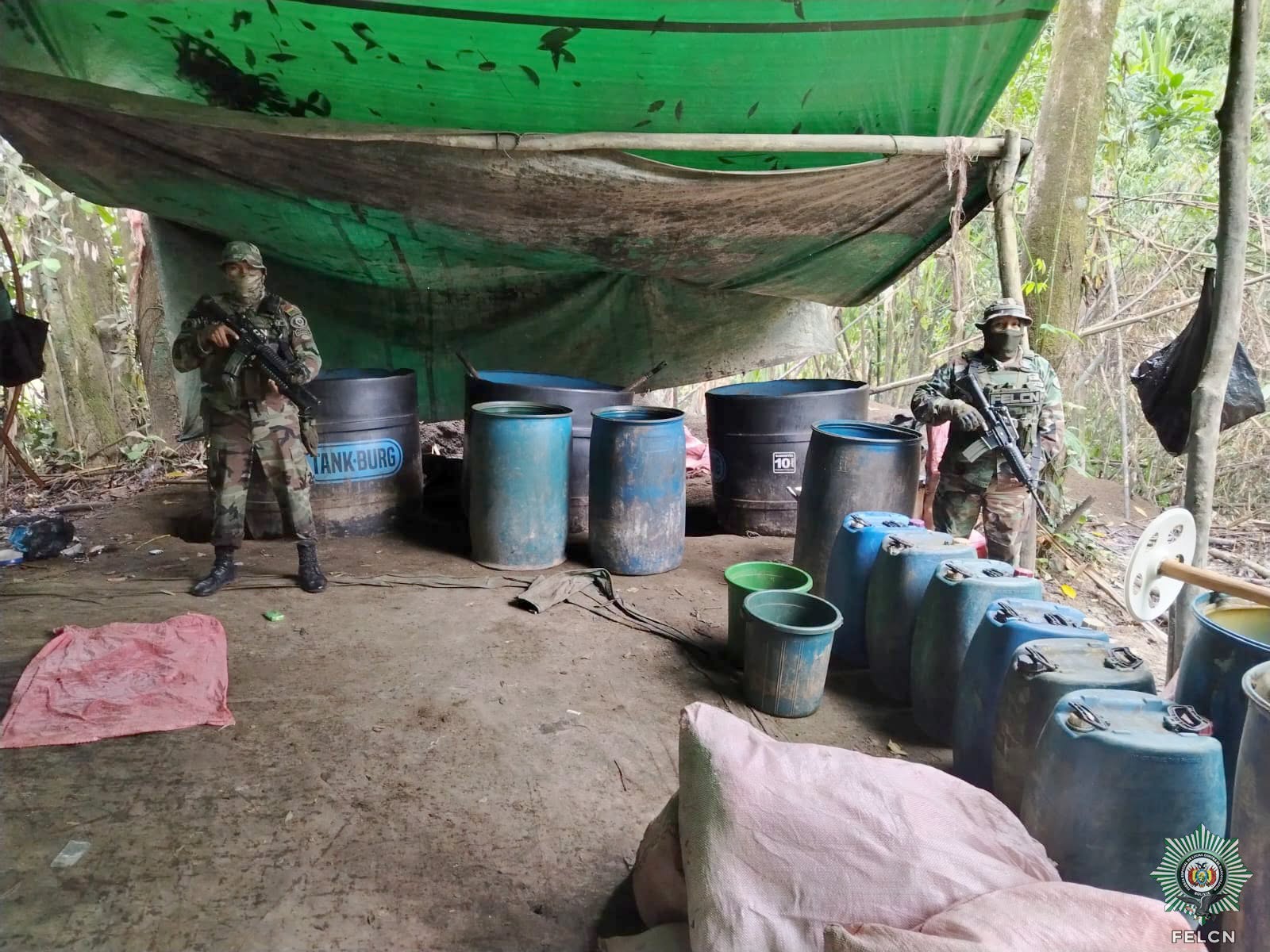 FELCN DESTRUYE FÁBRICAS MÓVILES DE COCAÍNA EN VILLA TUNARI