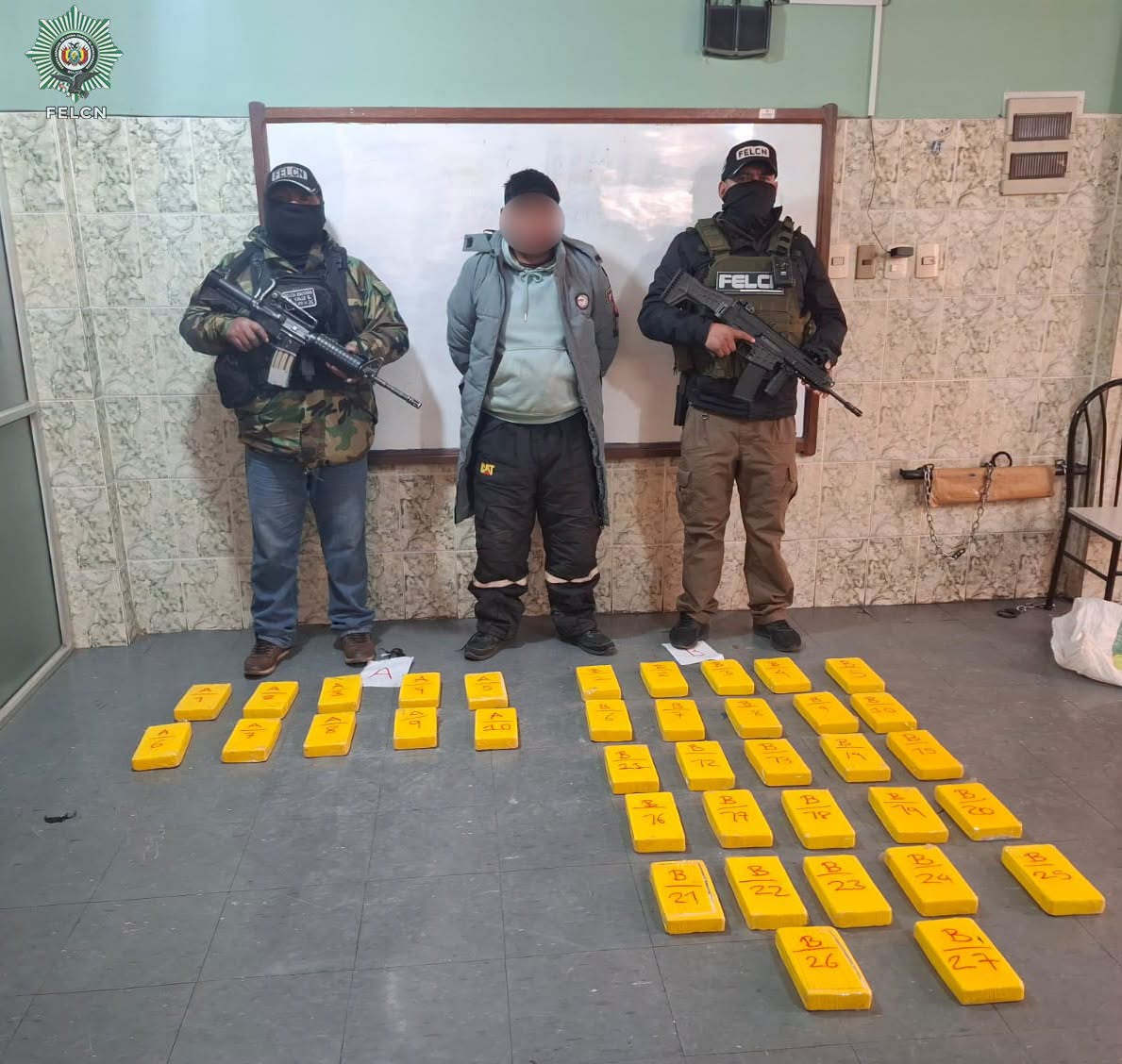 SECUESTRAN 37 PAQUETES DE CLORHIDRATO DE COCAÍNA EN CONTROL VEHICULAR